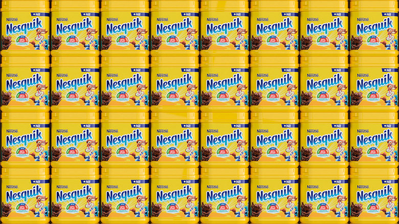 Nesquik速溶巧克力粉標(biāo)志，Nesquik速溶巧克力粉LOGO，Nesquik速溶巧克力粉品牌形象設(shè)計，雀巢品牌設(shè)計，巧克力品牌設(shè)計